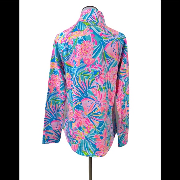 Lilly Pulitzer Skipper Popover Sz M Tropical Punch UPF 50 Top Pocket Rounded Hem - Picture 6 of 8